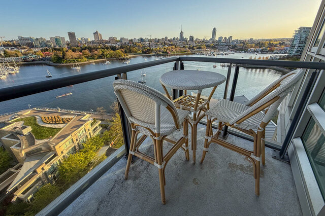 Balcony with wicker chairs and round table overlooking marina and city skyline. - 1702-1383 Marinaside Crescent, Vancouver Downtown