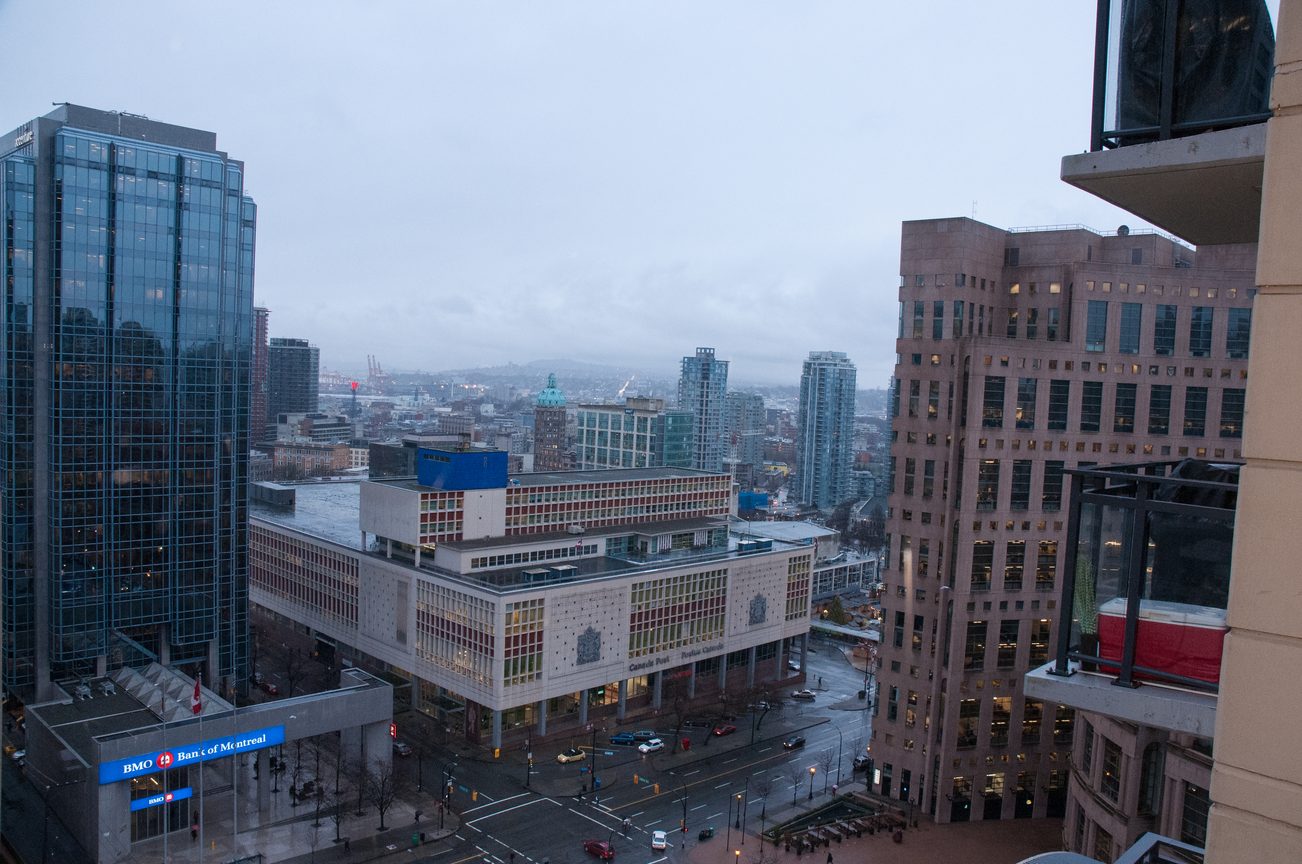 Furnished 2-bedroom condo with city view and modern architecture. - 2306-788 Richards, Vancouver Downtown