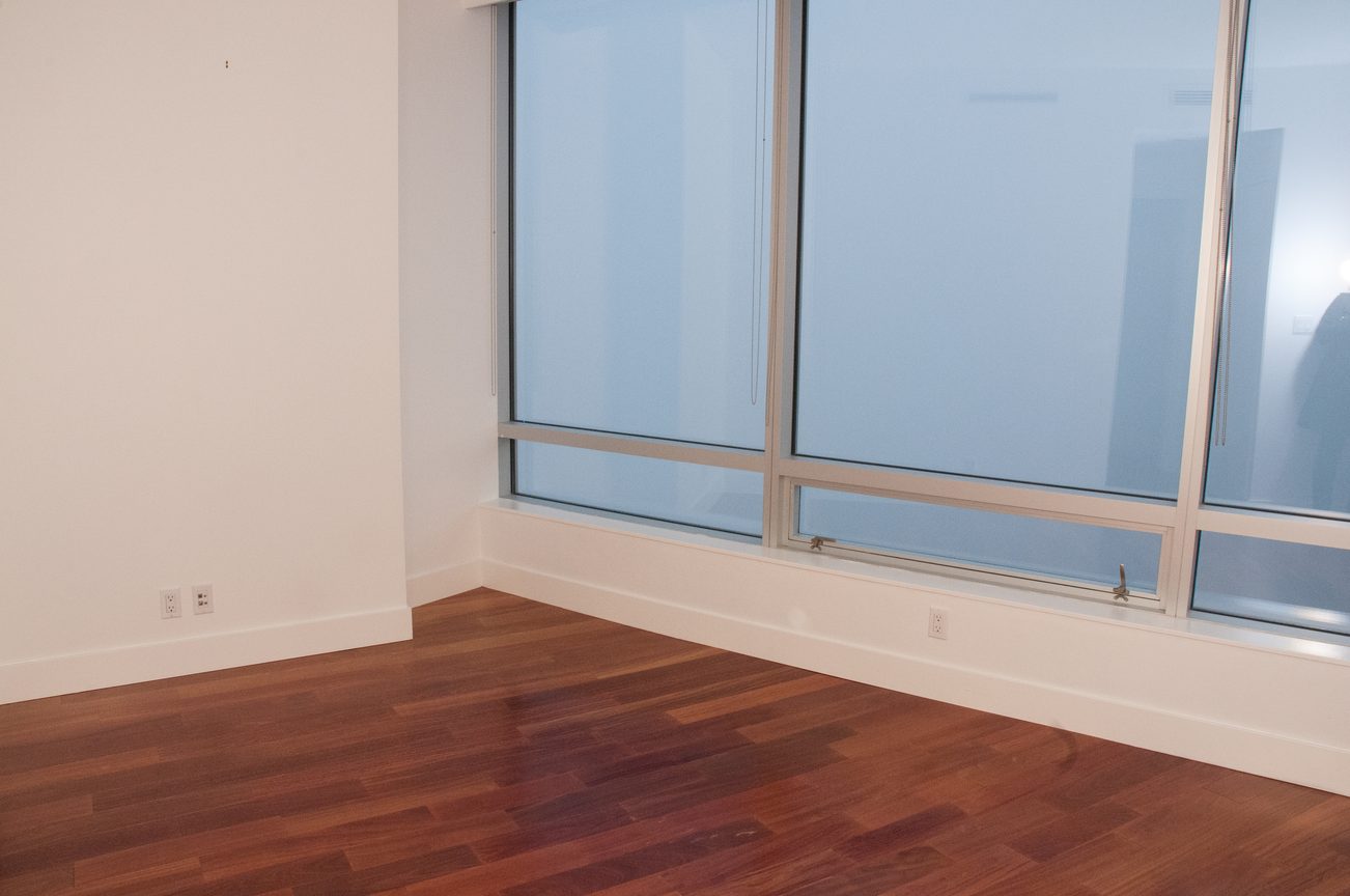 Bright living room with hardwood floors and large windows. - 3201 - 1077 Cordova Street W, Vancouver Downtown