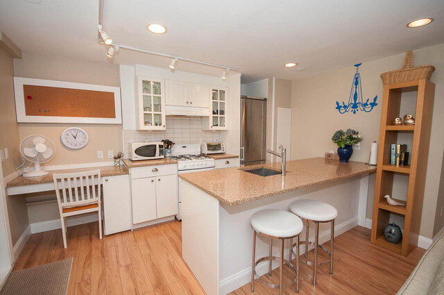Bright kitchen with granite countertops, hardwood floors, and a modern chandelier. - Address WITHHELD, North Vancouver