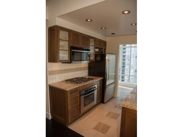 Bright kitchen with granite countertops, hardwood floors, and city view. - 1501-1483 Homer Street, Vancouver Downtown