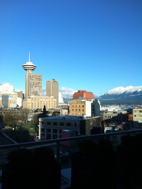 Penthouse with stunning city view and mountain backdrop, furnished and ready to move in. - 702- 546 Beatty Street, Vancouver Downtown