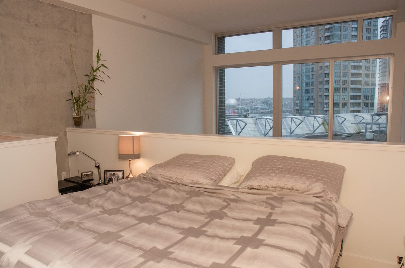 Bright bedroom with two beds, city view, and modern decor. - 804-33 W Pender, Vancouver Downtown