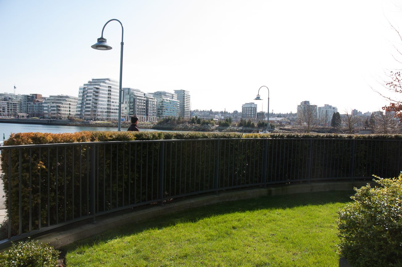 Furnished living room with city view and greenery. - 100-9 Smithe Mews, Vancouver Downtown