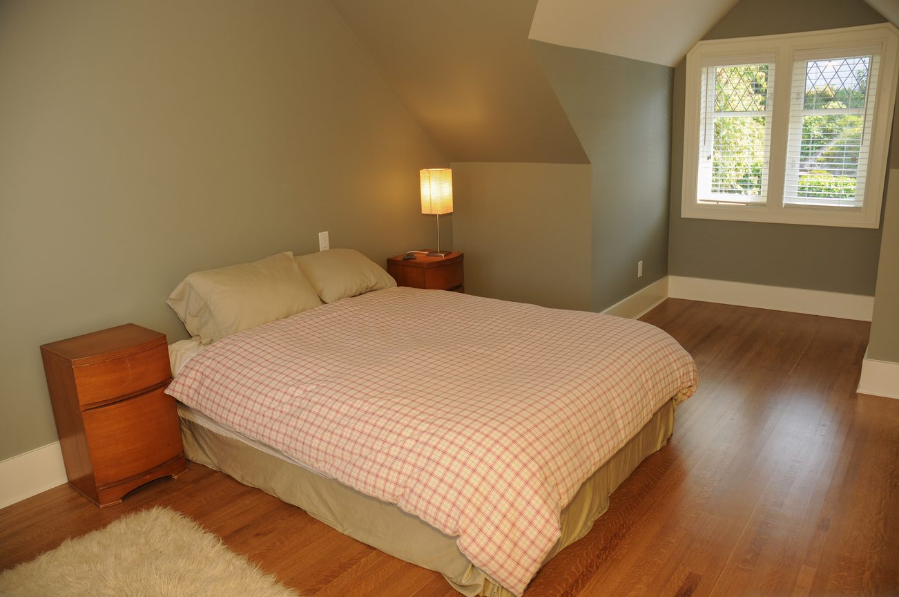 Spacious bedroom with hardwood floors, a cozy bed, and a window with blinds. - 2037 Quilchena Crescent, Vancouver West Side