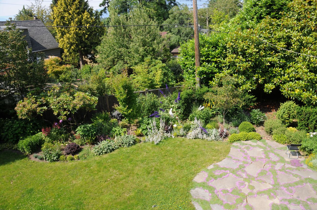 Spacious backyard with lush greenery and a stone pathway. - 2037 Quilchena Crescent, Vancouver West Side