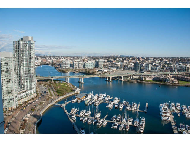 Furnished 1-bedroom + den with stunning city view and marina access. - 2901 - 1199 Marinaside, Vancouver Downtown