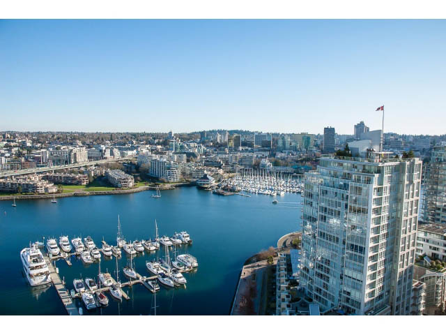 Furnished 1-bedroom + den with stunning city and marina views. - 2901 - 1199 Marinaside, Vancouver Downtown