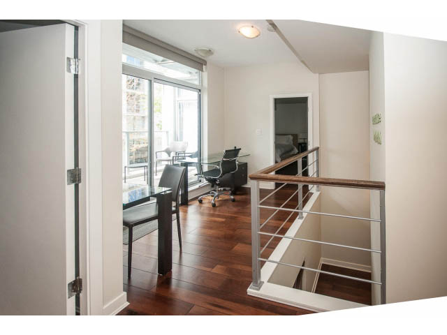 Spacious open-concept living area with hardwood floors and city view. - 106 - 633 Kinghorne Mews, Vancouver Downtown