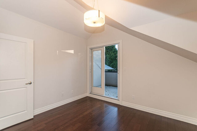 Spacious living room with hardwood floors and a view of greenery outside. - 3560 Maple Street, Vancouver West Side
