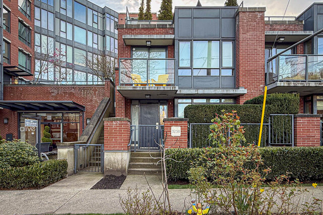 Spacious 2-bedroom + den townhouse with modern furnishings, large windows, and a cozy balcony. - 3238 Tupper Street, Vancouver West Side