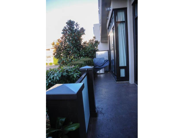 Furnished balcony with outdoor seating and greenery. - 654 Millbank, Vancouver West Side
