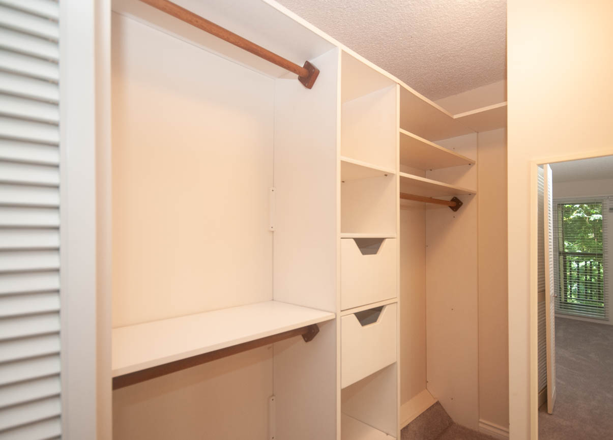 Spacious walk-in closet with built-in shelves and a bench, perfect for storage. - 1059 Heritage Blvd, North Vancouver