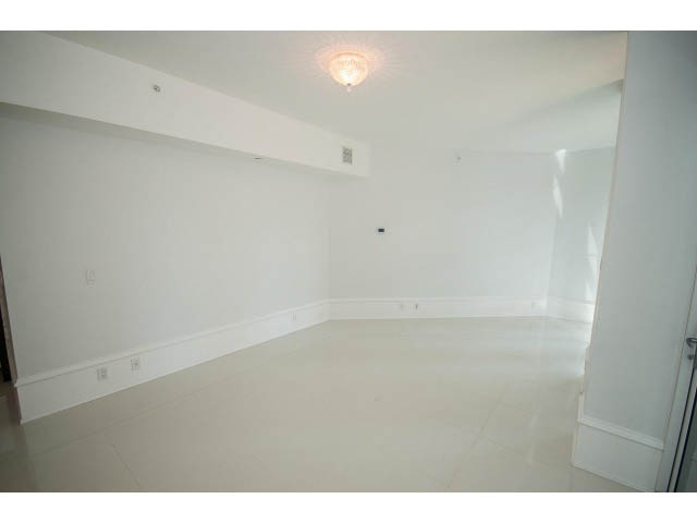 Bright den with white walls and tiled floor, minimal decor. - 403 - 1102 Hornby St
403 - 1102 Hornby Street, Vancouver Downtown