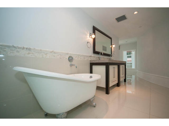 Spacious bathroom with marble countertops and a clawfoot tub. - 403 - 1102 Hornby St
403 - 1102 Hornby Street, Vancouver Downtown