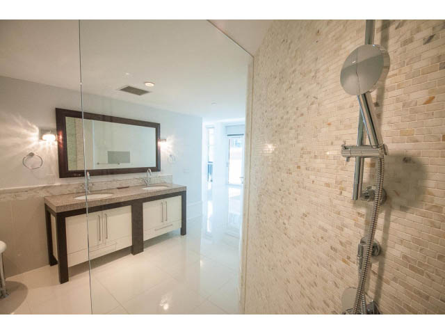 Spacious bathroom with marble countertops and a walk-in shower. - 403 - 1102 Hornby St
403 - 1102 Hornby Street, Vancouver Downtown