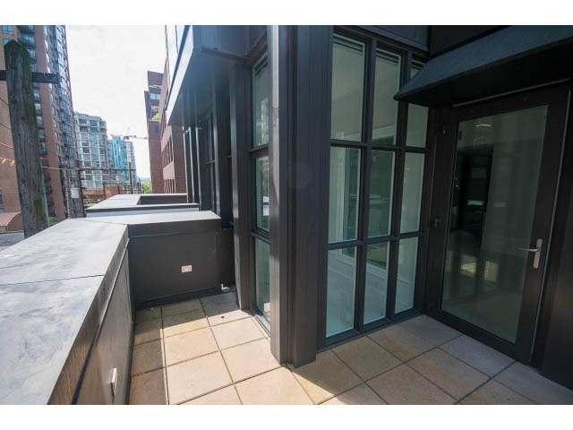 Bright balcony with tiled flooring and city view. - 403 - 1102 Hornby St
403 - 1102 Hornby Street, Vancouver Downtown