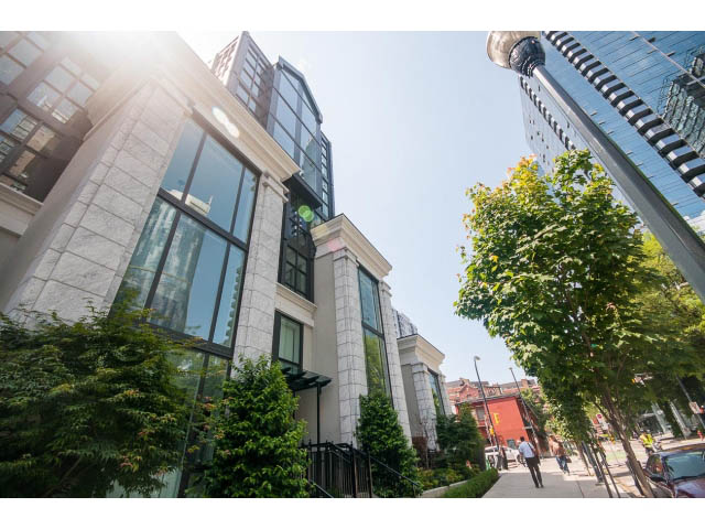 Furnished 2-bedroom + den with city views and modern decor. - 403 - 1102 Hornby St
403 - 1102 Hornby Street, Vancouver Downtown
