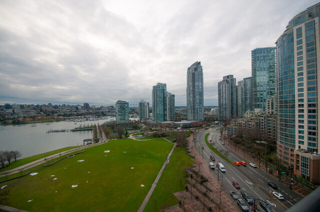 15B -199 Drake Street - Condo - Yaletown - Photo 2 of 40