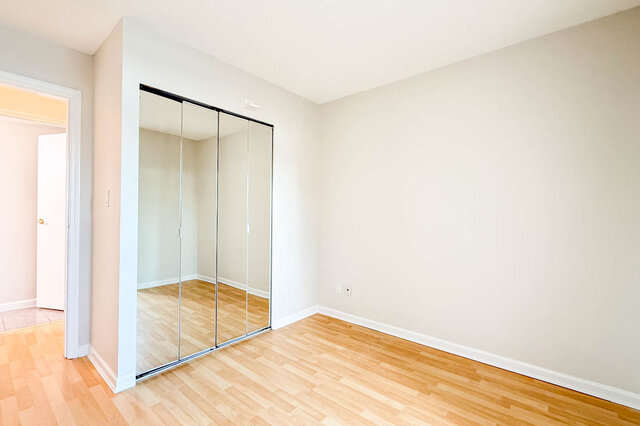 The same bedroom with a mirrored closet - 15B-199 Drake Street, Vancouver Downtown