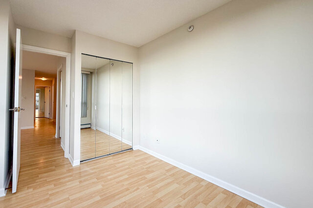 The corner bedroom's mirrored closet and the door to the hall - 15B-199 Drake Street, Vancouver Downtown