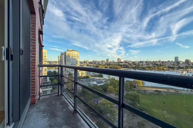 The balcony looking over David Lam Park to False Creek and the marina - 15B-199 Drake Street, Vancouver Downtown