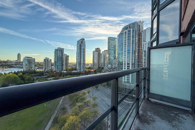 The balcony looking along the Yaletown towers above the park and Pacific Boulevard - 15B-199 Drake Street, Vancouver Downtown