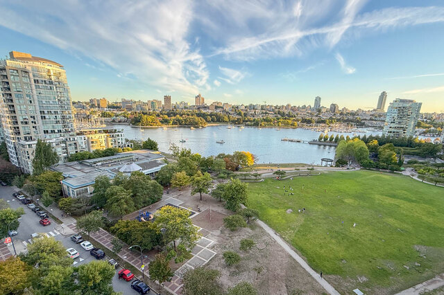 The park, the community centre and False Creek from above - 15B-199 Drake Street, Vancouver Downtown