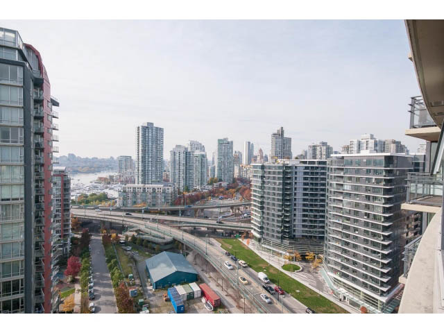 Bright living room with city view and modern furnishings. - 2203 - 33 Smithe Mews, Vancouver Downtown