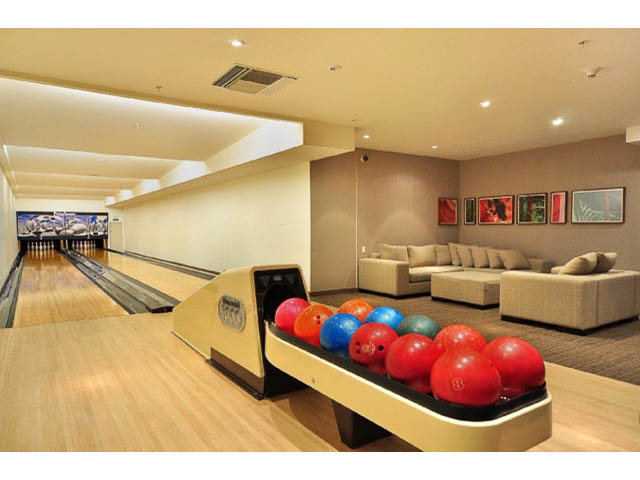 Furnished living room with bowling alley and colorful bowling balls, hardwood floors, and modern decor. - 2203 - 33 Smithe Mews, Vancouver Downtown