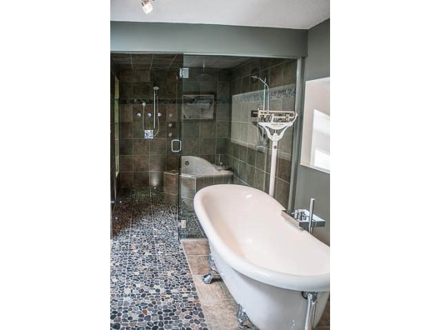 Spacious bathroom with modern shower and clawfoot tub. - 4541 Strathcona Road, North Vancouver