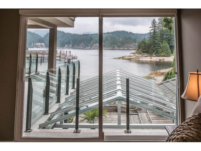 Bright living room with stunning water view and dock access. - 4541 Strathcona Road, North Vancouver