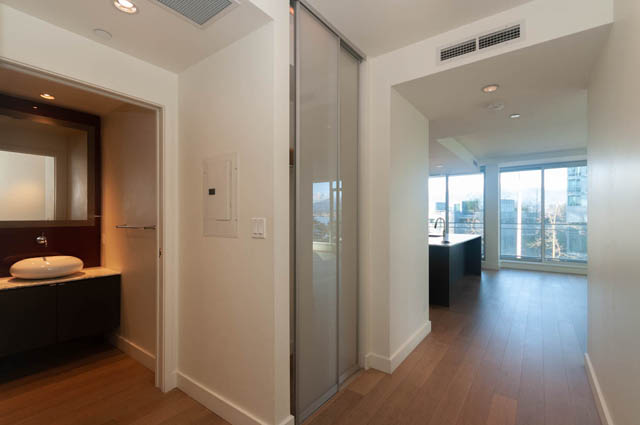 Spacious 1-bedroom + den condo with hardwood floors and a city view. - 202 - 1409 W Pender St, Vancouver Downtown