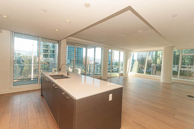 Bright kitchen with hardwood floors, city view, and modern countertops. - 202 - 1409 W Pender St, Vancouver Downtown