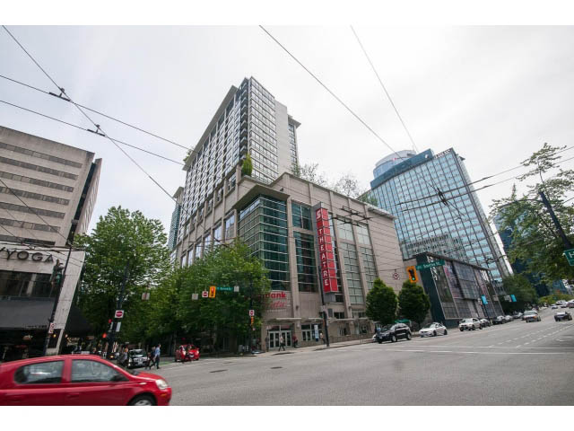 Furnished living room with city view and modern decor. - 2201 - 938 Smithe Street, Vancouver Downtown