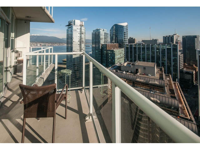 Furnished balcony with city view and modern furniture. - 3602 - 1111 W Pender, Vancouver Downtown