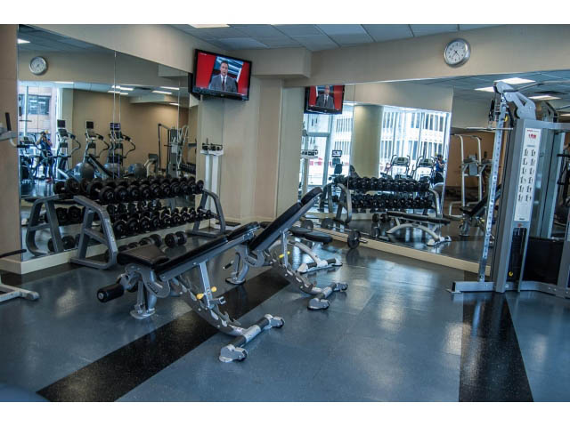 Furnished 1-bedroom condo with modern gym equipment and city view. - 3602 - 1111 W Pender, Vancouver Downtown