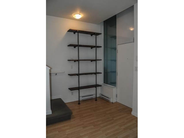 Bright den with hardwood floors and built-in shelving, modern design. - 138 Dunsmuir Street, Vancouver Downtown