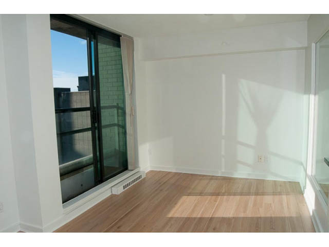 Bright living room with hardwood floors and large windows, offering a city view. - 1406 - 1003 Burnaby Street, Vancouver Downtown
