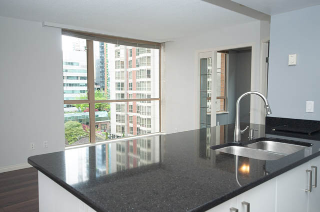 Bright kitchen with granite countertops and city view. - 505 - 822 Homer Street, Vancouver Downtown