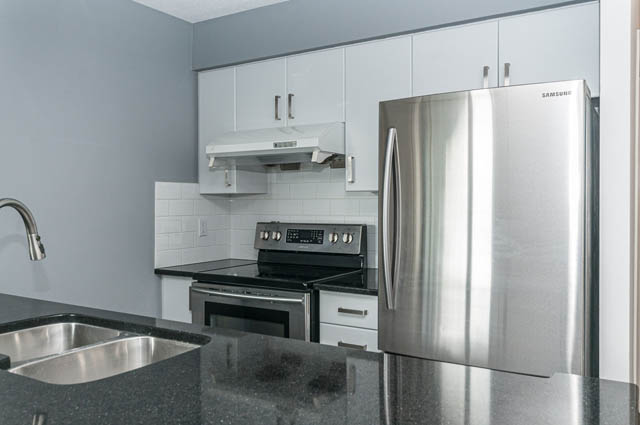 Bright kitchen with granite countertops, stainless steel appliances, and a modern design. - 505 - 822 Homer Street, Vancouver Downtown