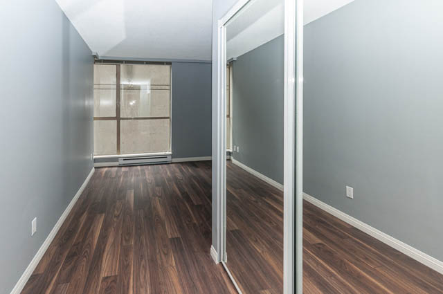 Bright den with hardwood floors and large sliding glass doors. - 505 - 822 Homer Street, Vancouver Downtown