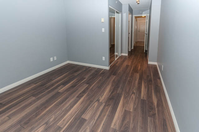 Bright den with hardwood floors and mirrored closet doors. - 505 - 822 Homer Street, Vancouver Downtown