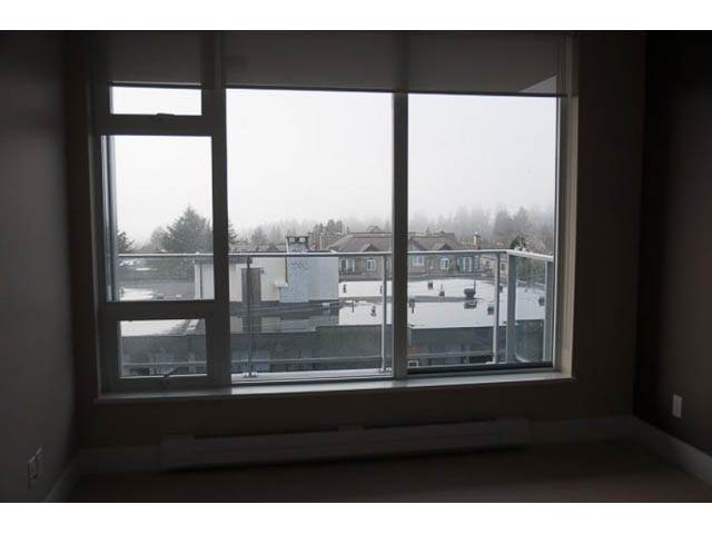Bright living room with large windows offering a city view. - 407-150 West 15th Street, North Vancouver