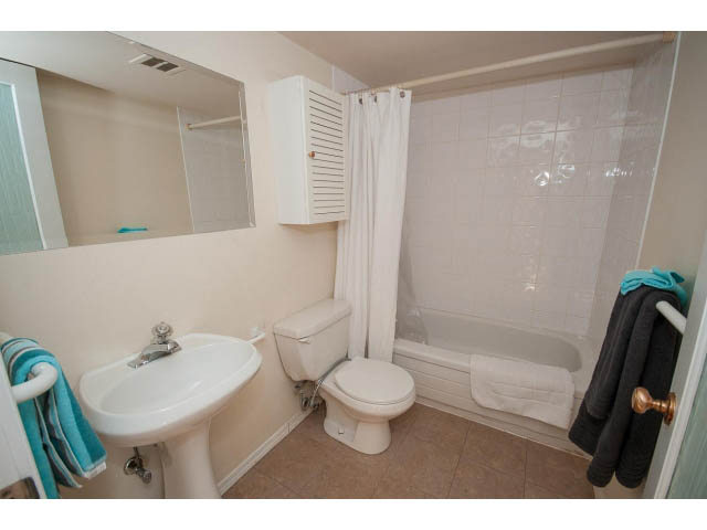 Bright bathroom with white fixtures and tiled walls. - 2720 Rosebery Avenue, West Vancouver