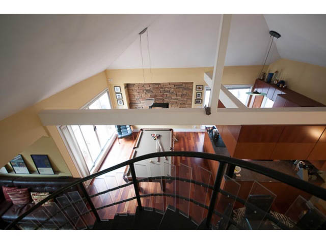 Bright penthouse with hardwood floors and a cozy den area. - 705 - 1263 Barclay, Vancouver Downtown