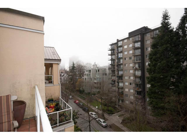 Bright penthouse with city view and balcony. - 705 - 1263 Barclay, Vancouver Downtown