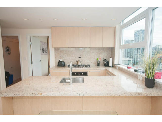 Bright kitchen with granite countertops, city view, and modern cabinetry. - 1707 - 1351 Continental St, Vancouver Downtown