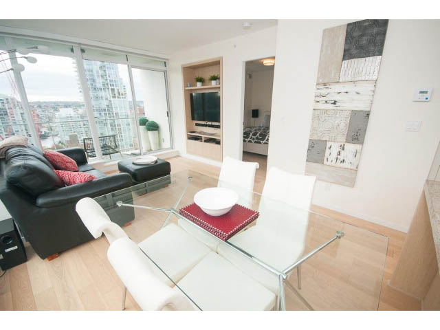 Spacious living room with hardwood floors, city view, and modern furniture. - 1707 - 1351 Continental St, Vancouver Downtown