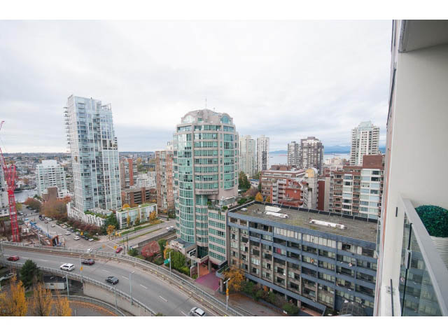 Furnished 2-bedroom + den with stunning city view and modern decor. - 1707 - 1351 Continental St, Vancouver Downtown